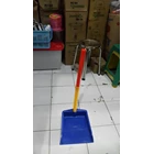 Plastic Garbage Dust Pan with Handle 1