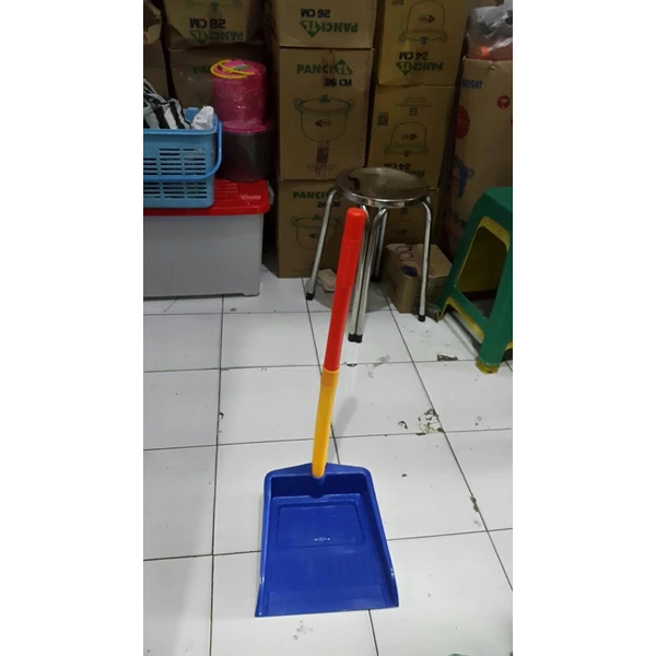 Plastic Garbage Dust Pan with Handle